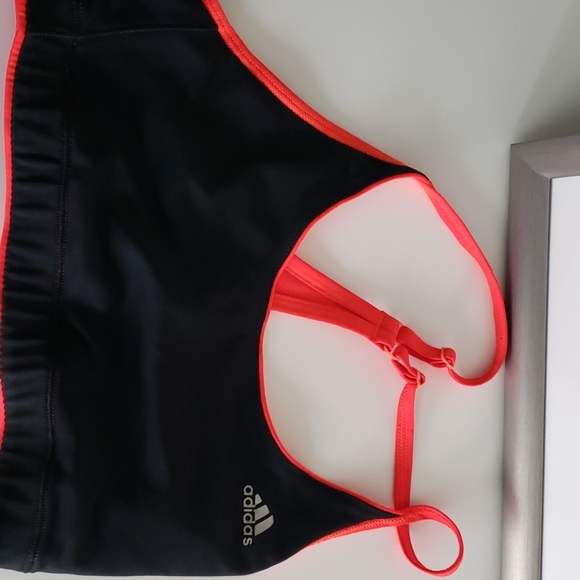Sports bralette from Addidas. - Picture 2 of 2
